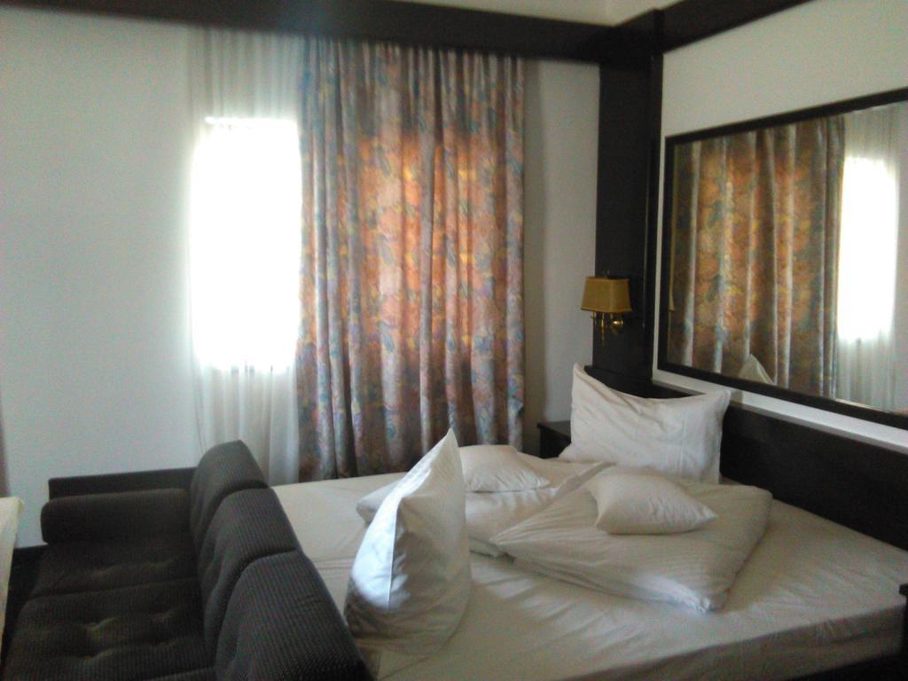 Hotel Conacul Balta Albă Exteriér fotografie